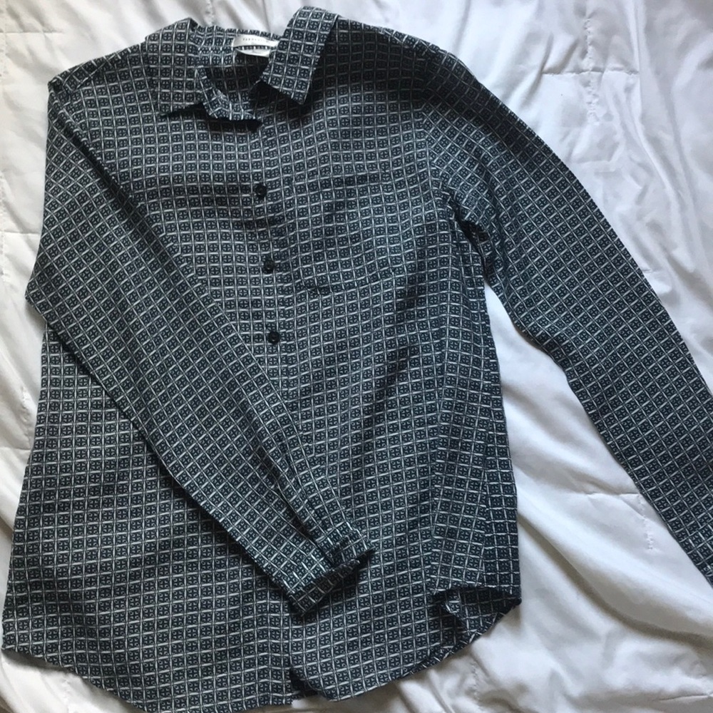 Van Heusen collared shirt. Size Small